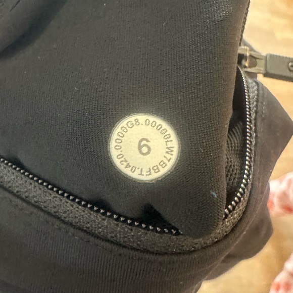 LULULEMON RUN SHORTS - Picture 3 of 3